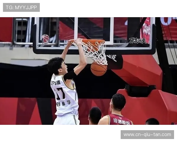 李添荣手部骨折复发,上海后卫线再受打击 李添荣手部骨折复发,上海后卫线再受打击